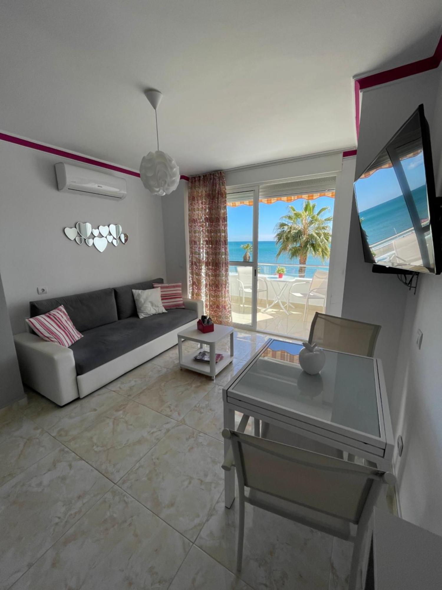 Roca Chica. Studio - First Line Beach Torremolinos Bagian luar foto
