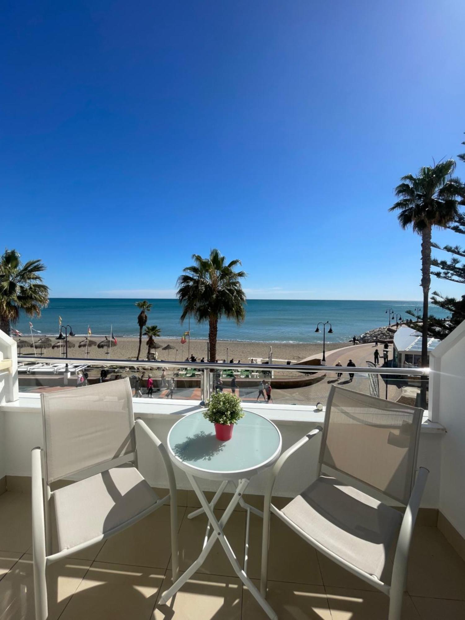 Roca Chica. Studio - First Line Beach Torremolinos Bagian luar foto