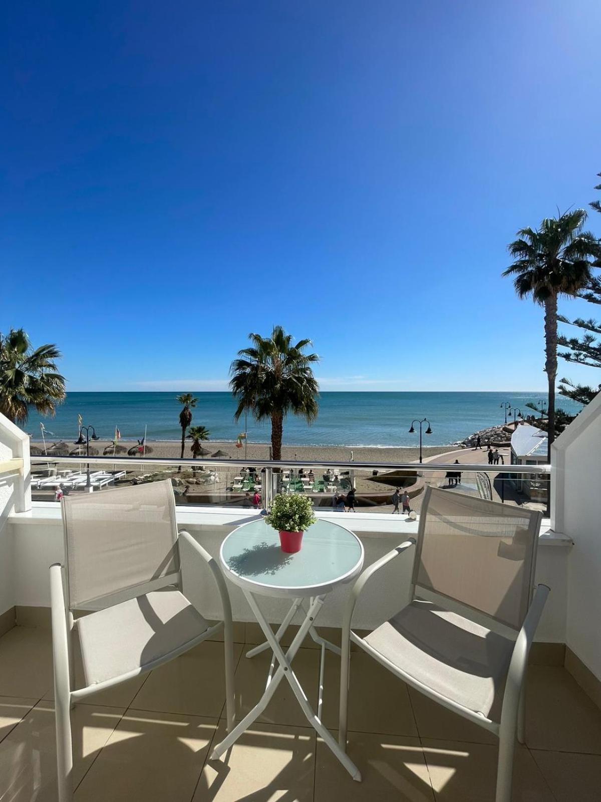 Roca Chica. Studio - First Line Beach Torremolinos Bagian luar foto