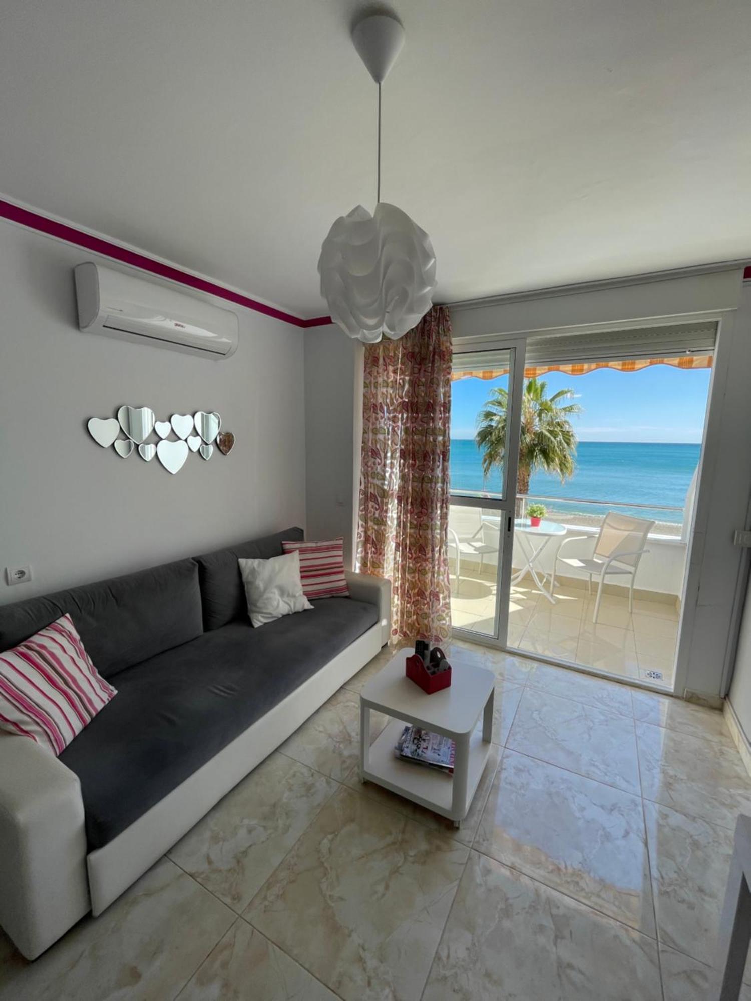 Roca Chica. Studio - First Line Beach Torremolinos Bagian luar foto