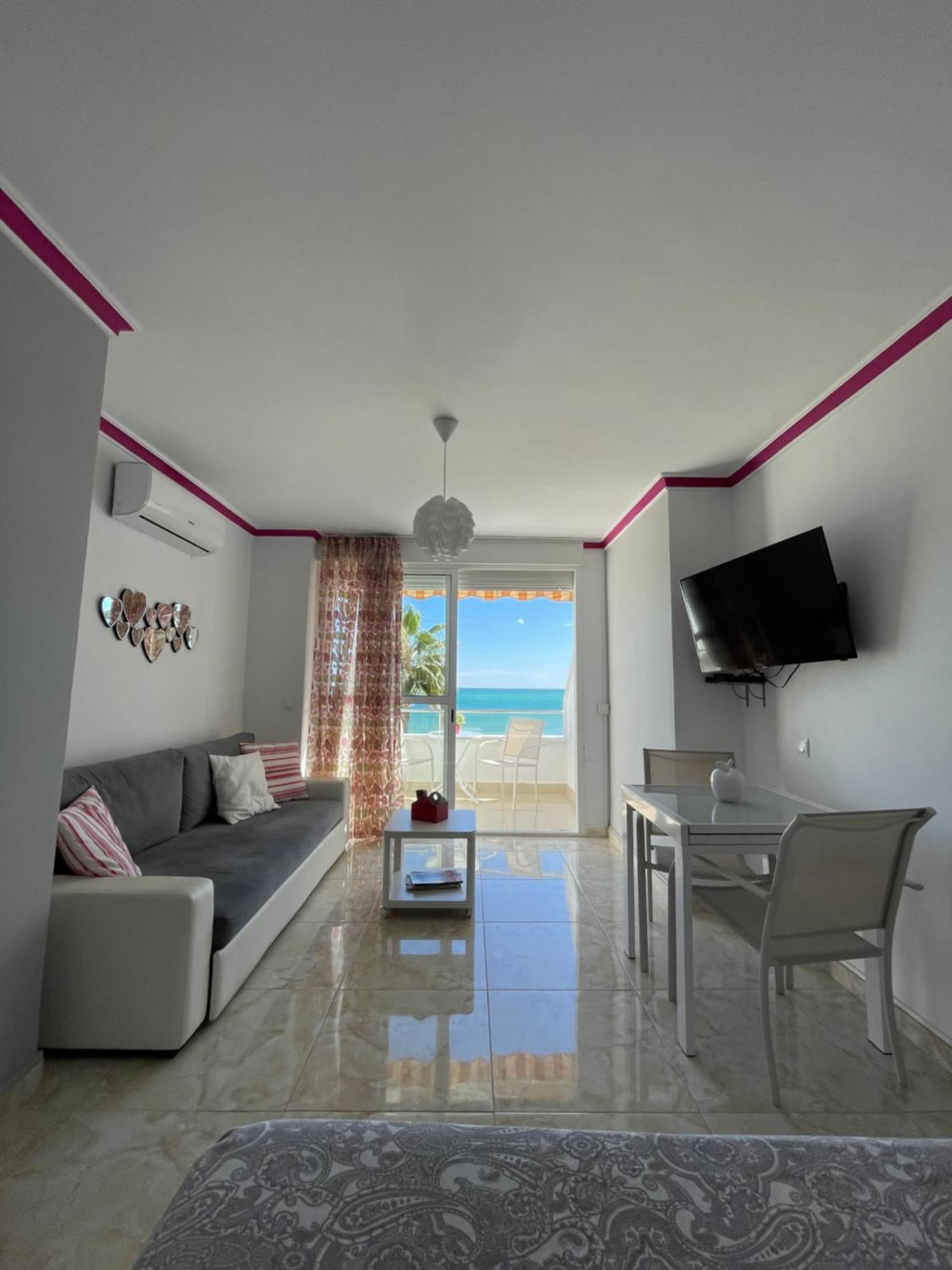 Roca Chica. Studio - First Line Beach Torremolinos Bagian luar foto