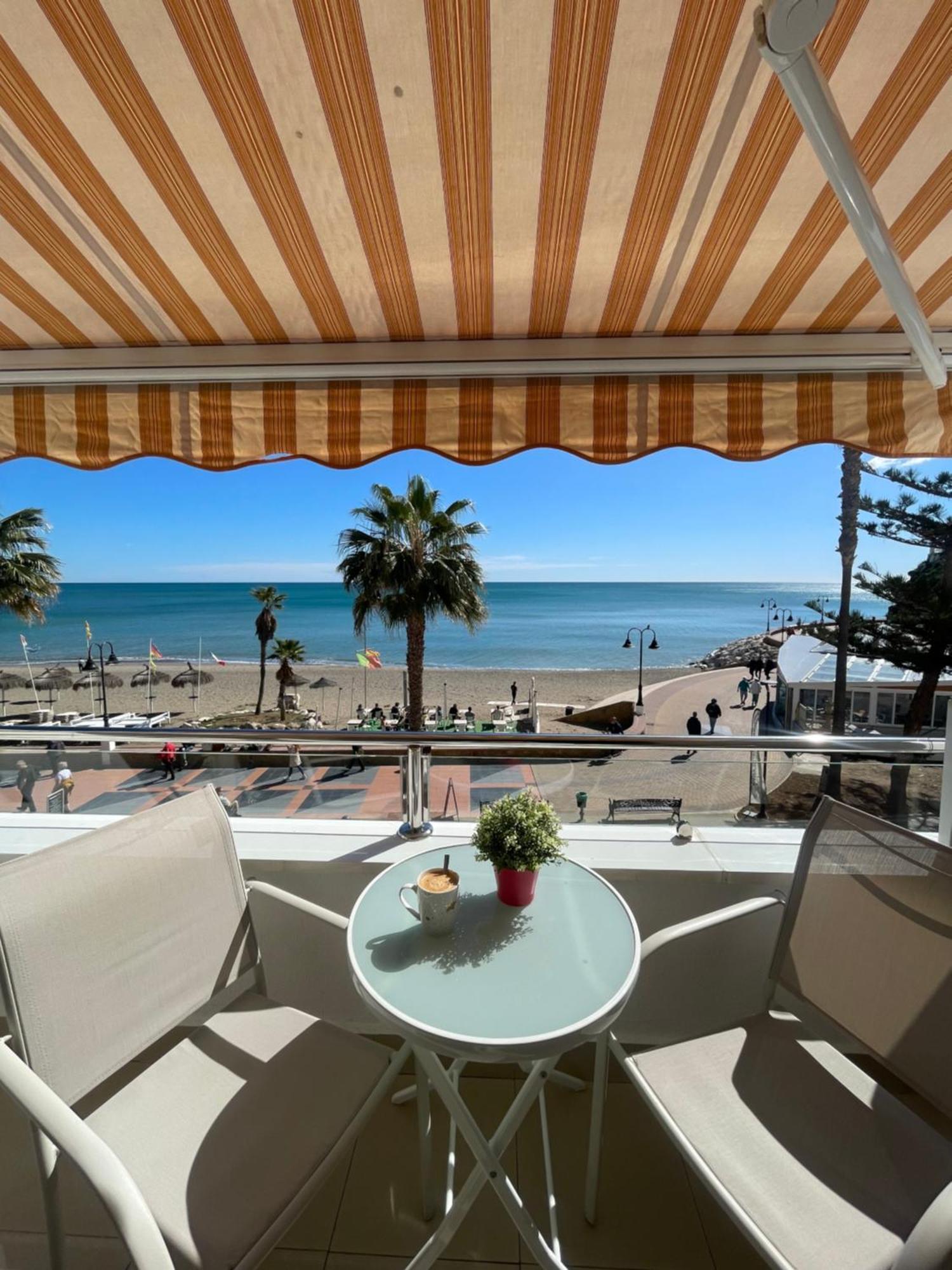 Roca Chica. Studio - First Line Beach Torremolinos Bagian luar foto