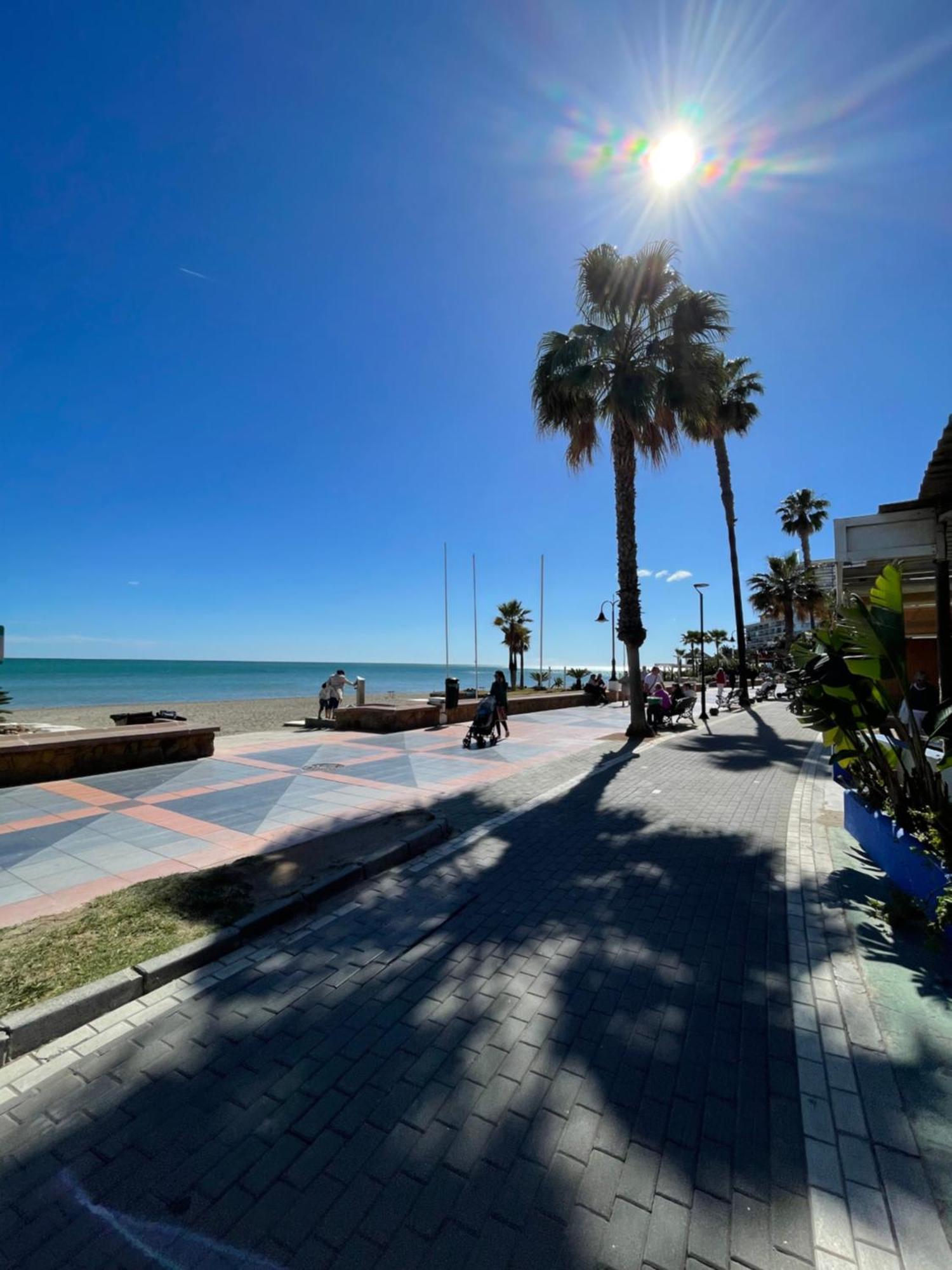 Roca Chica. Studio - First Line Beach Torremolinos Bagian luar foto