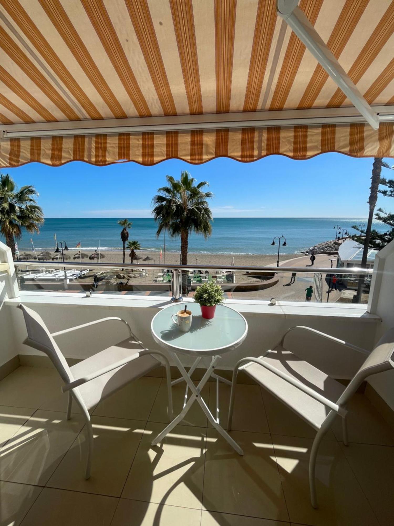 Roca Chica. Studio - First Line Beach Torremolinos Bagian luar foto