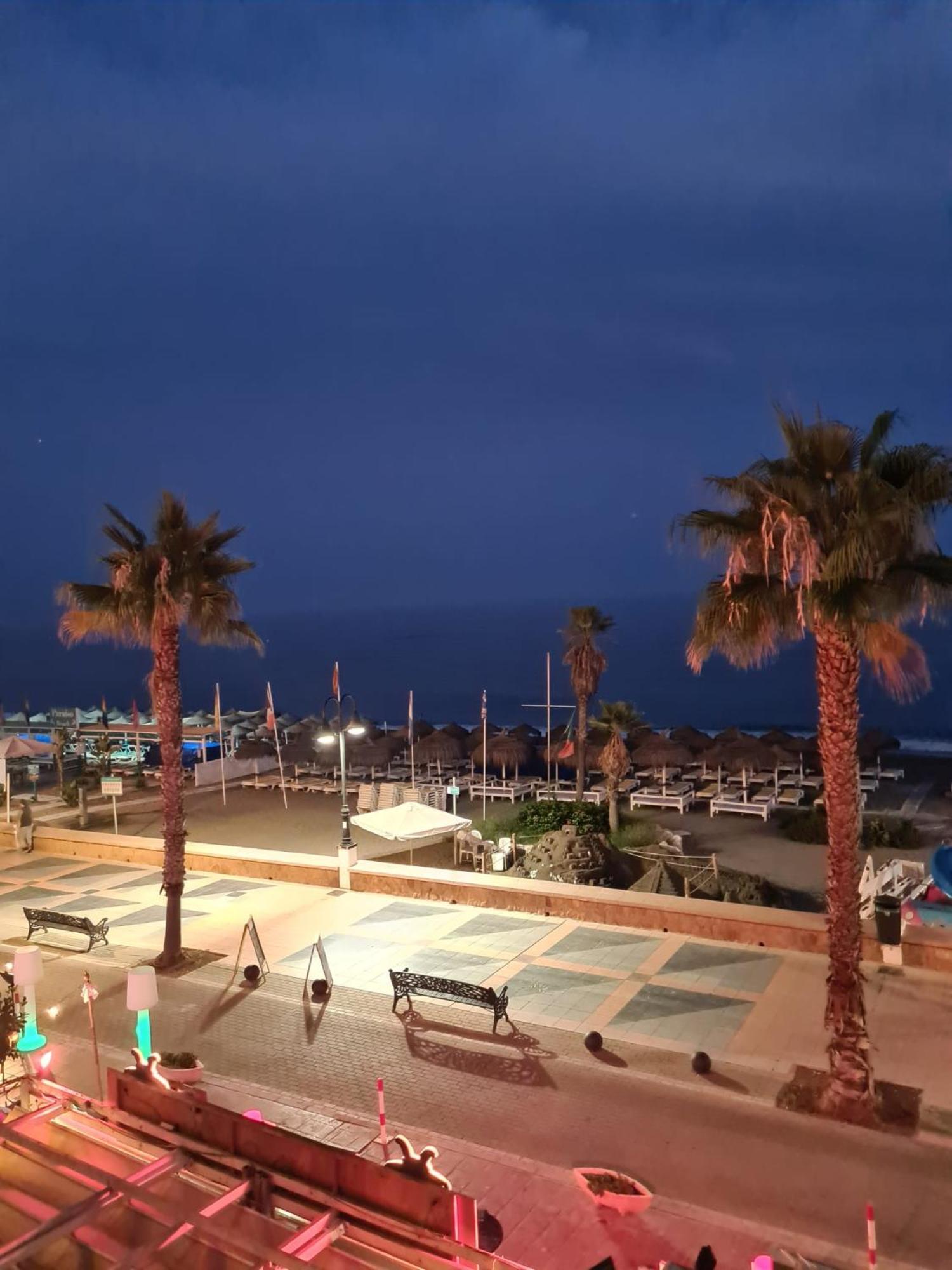 Roca Chica. Studio - First Line Beach Torremolinos Bagian luar foto